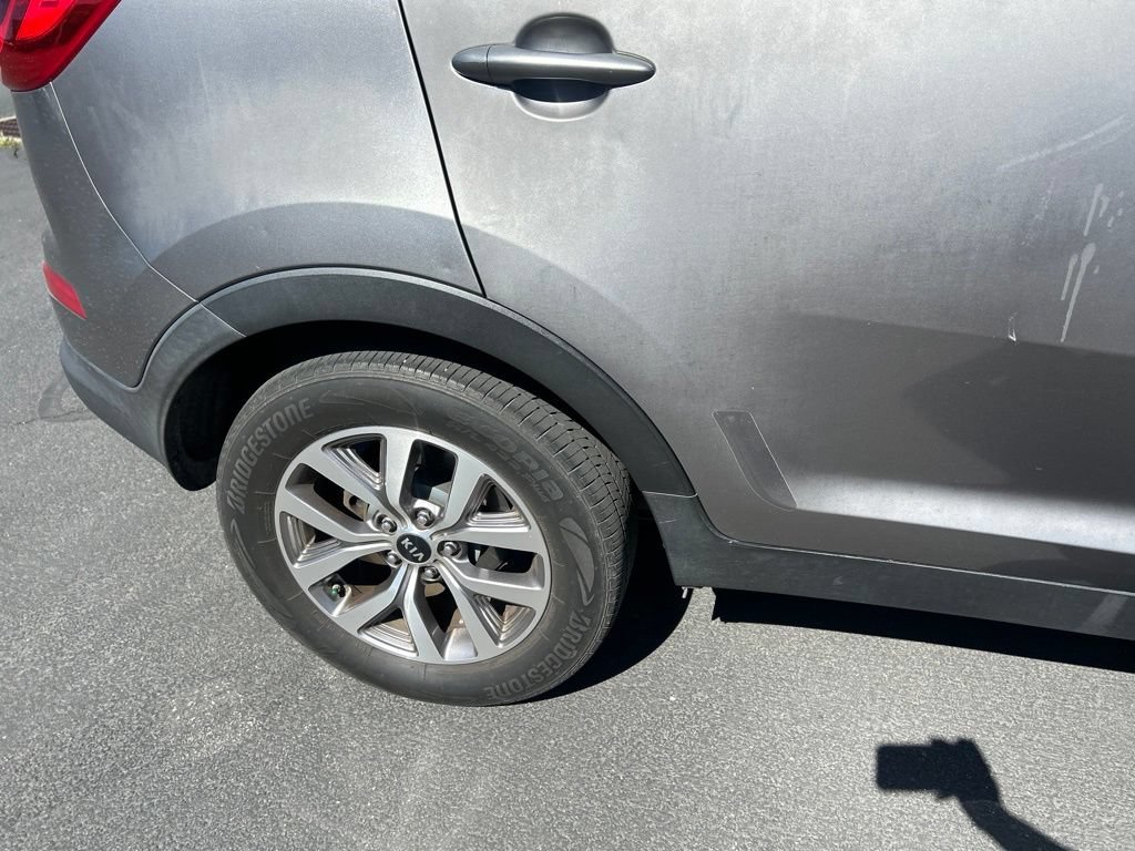 Used 2016 Mineral Silver Kia LX image 14