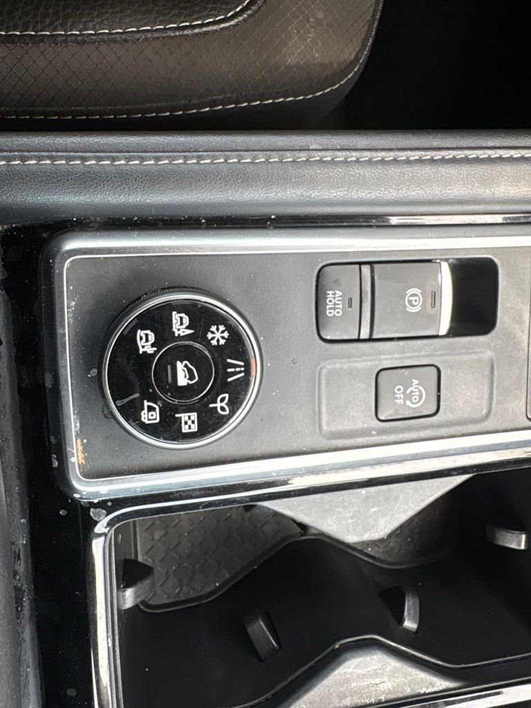 Used 2023 White Nissan SL image 15