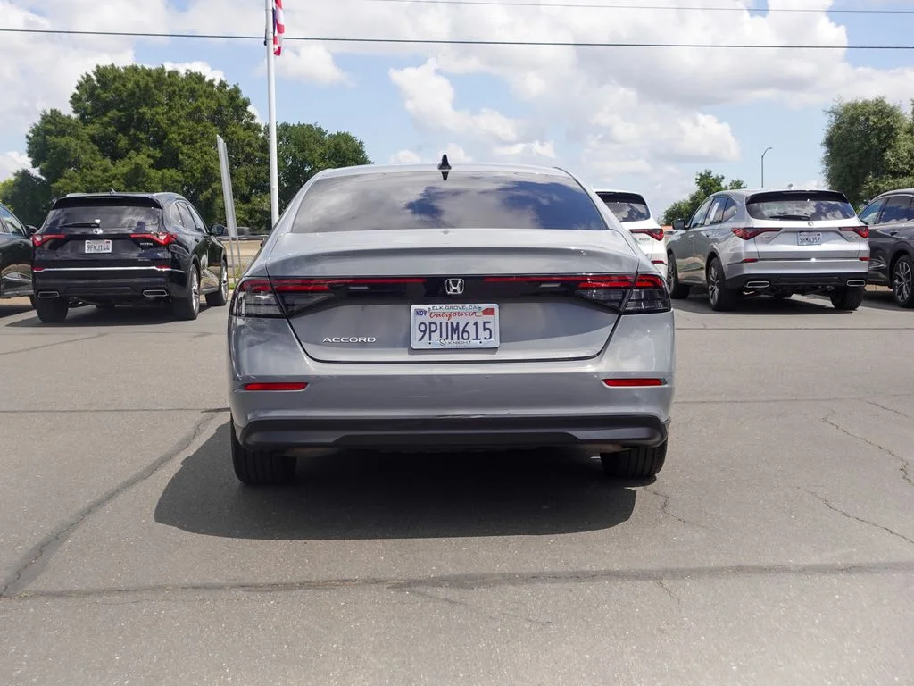 Used 2025 Urban Gray Pearl Honda SE image 6