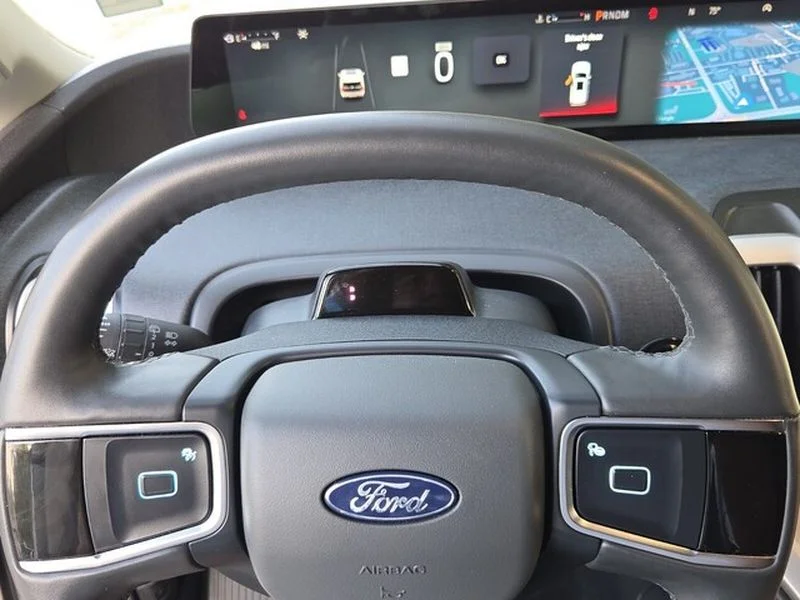 Certified Used 2025 Oxford White Ford Active image 25