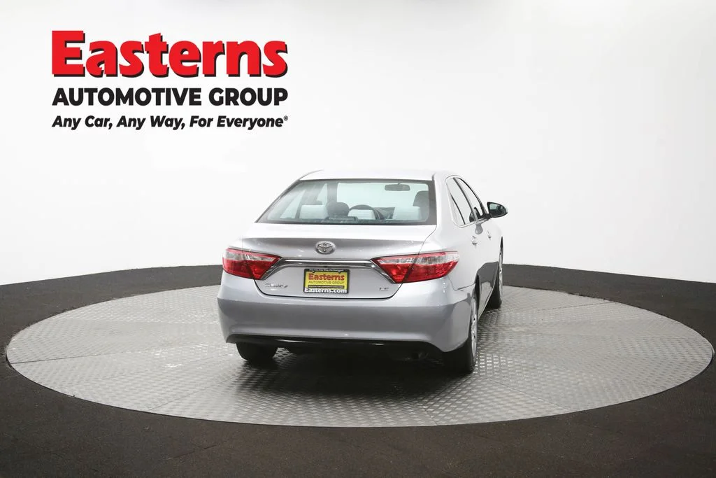 Used 2015 Silver Toyota LE image 37