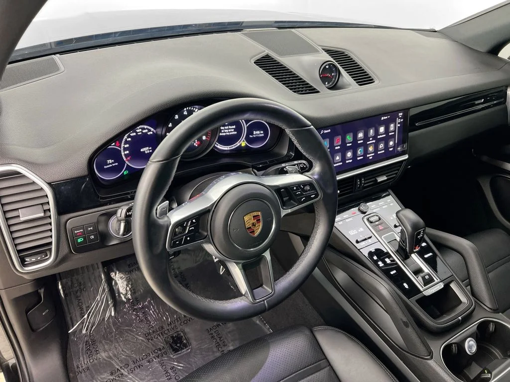 Used 2023  Porsche Base image 9