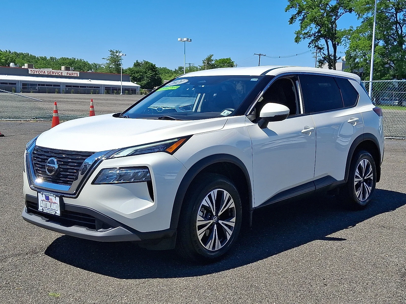 Used 2021 Pearl White Tricoat Nissan SV image 3