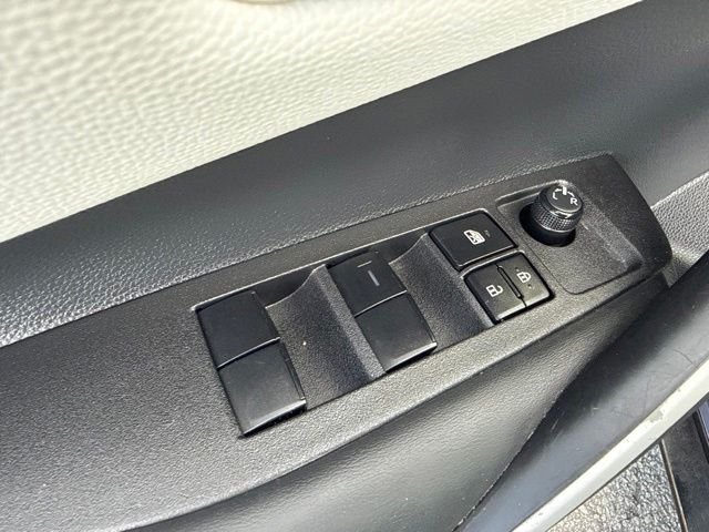 Used 2025  Toyota SE image 29