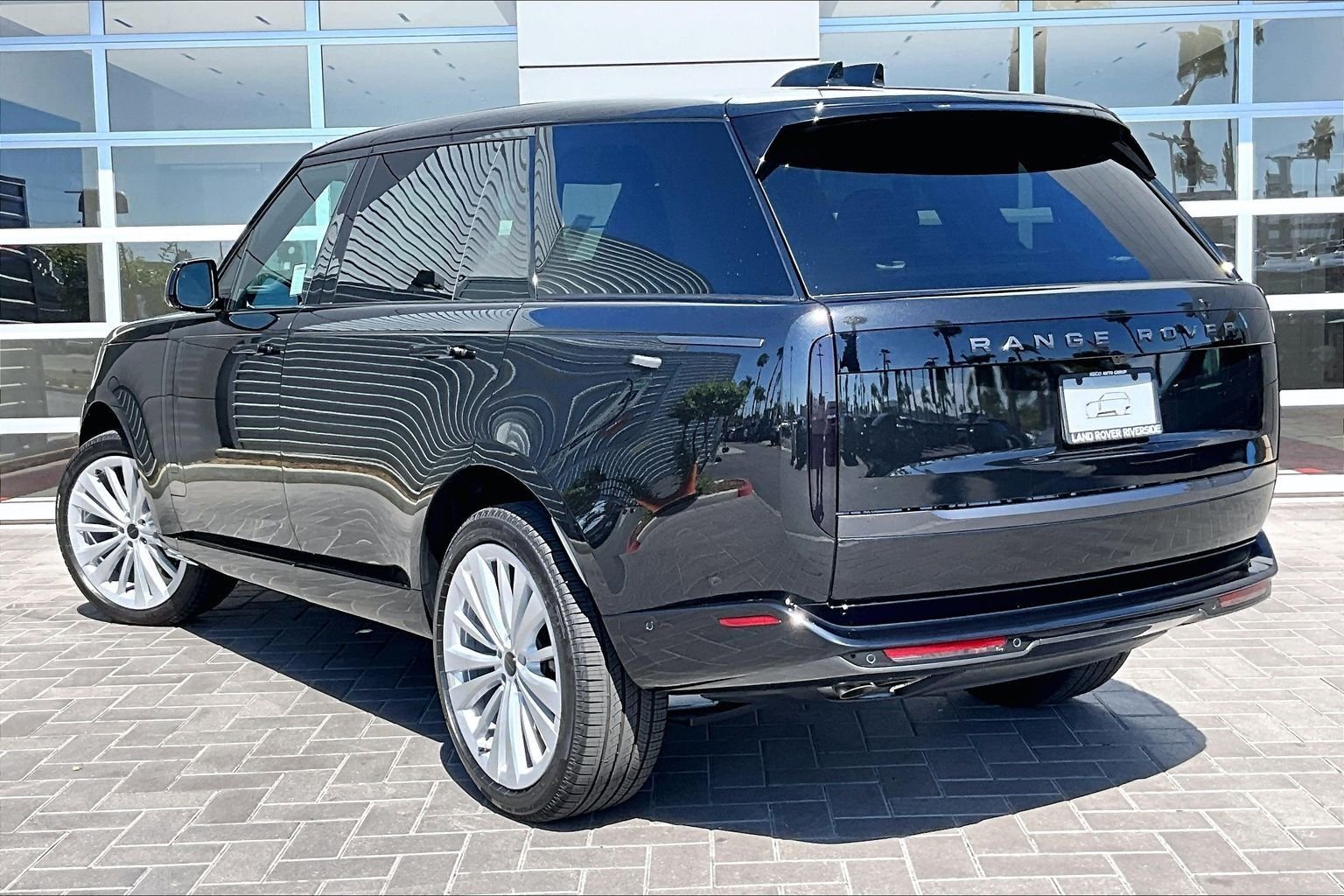 New 2026 Santorini Black Land Rover SE image 3