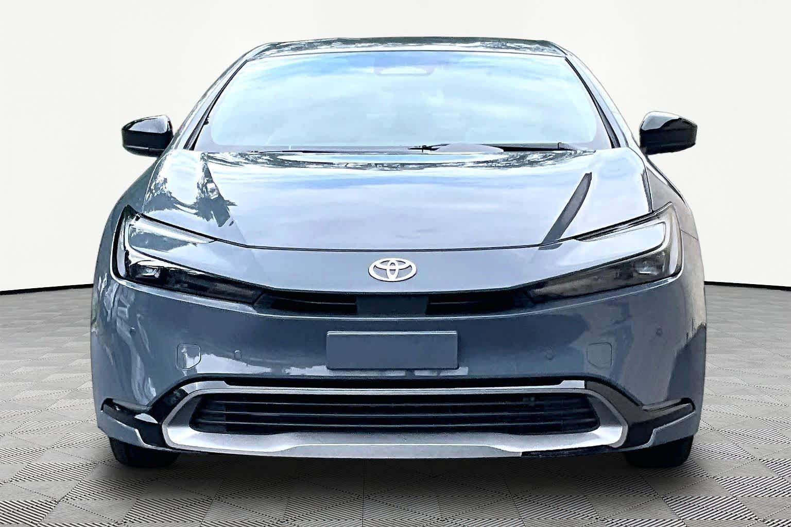 Used 2024 Guardian Gray Toyota XLE image 4