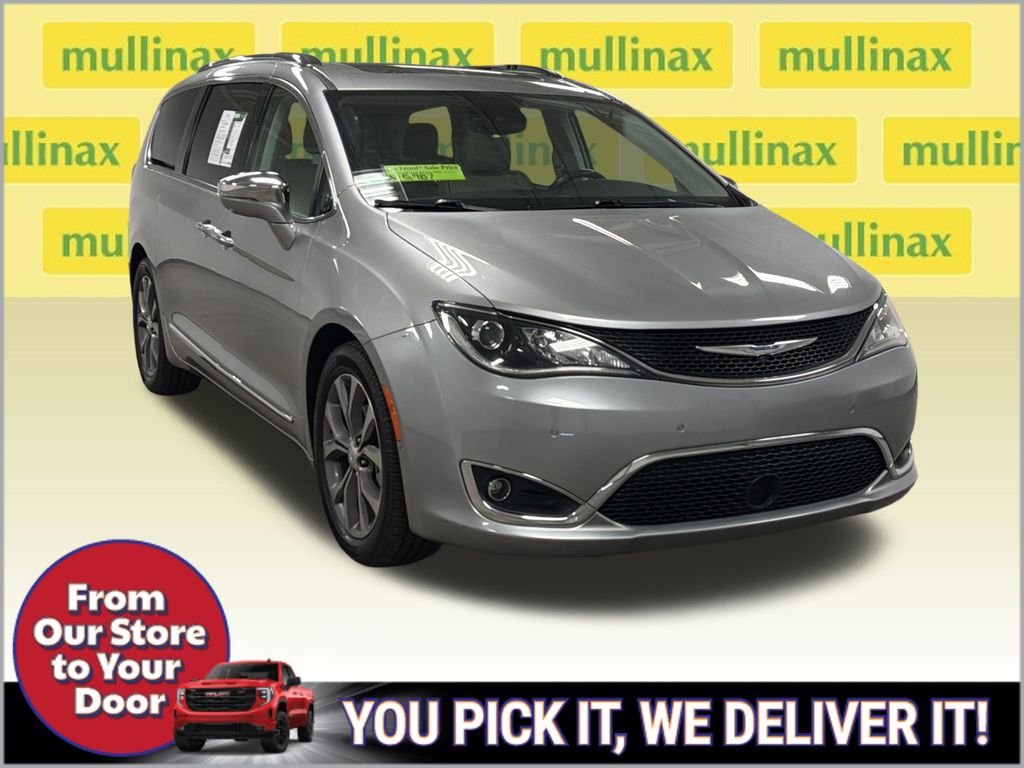 Used 2019 Silver Chrysler Limited image 2