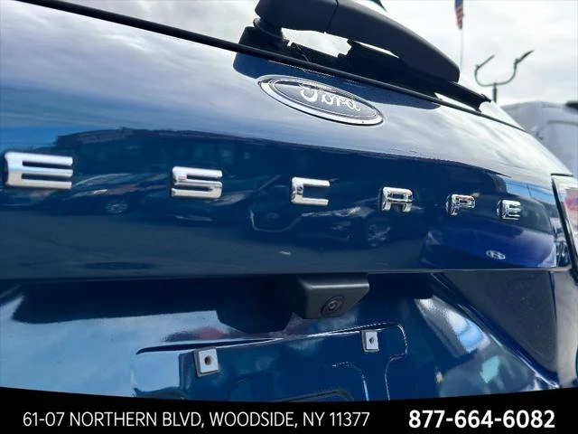 Used 2020 Green Ford SE image 10