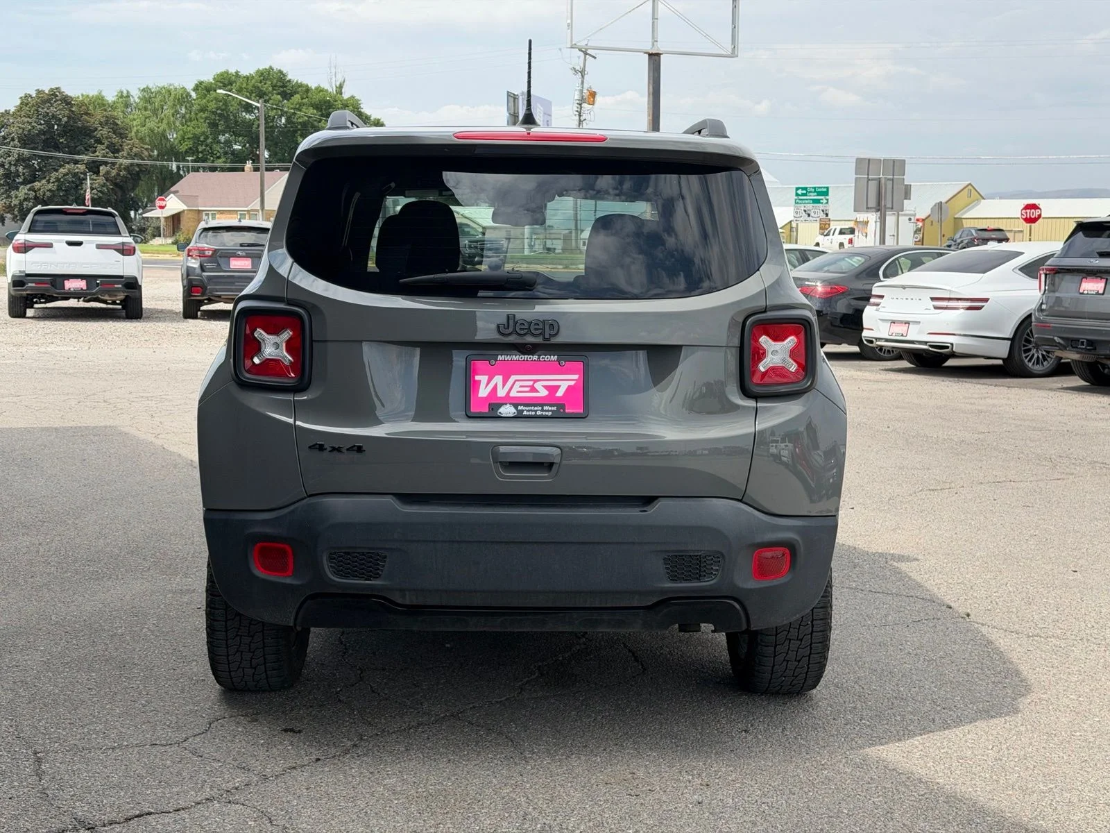 Used 2022 Gray Jeep Altitude image 4