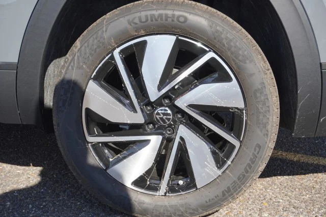 2026 Volkswagen Atlas SE w/Tech - Photo 14