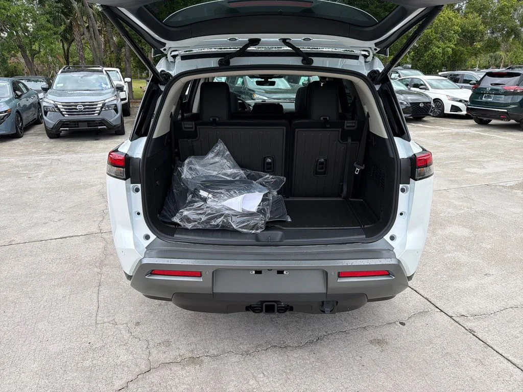 New 2026 Everest White Pearl TriCoat Nissan Platinum image 32