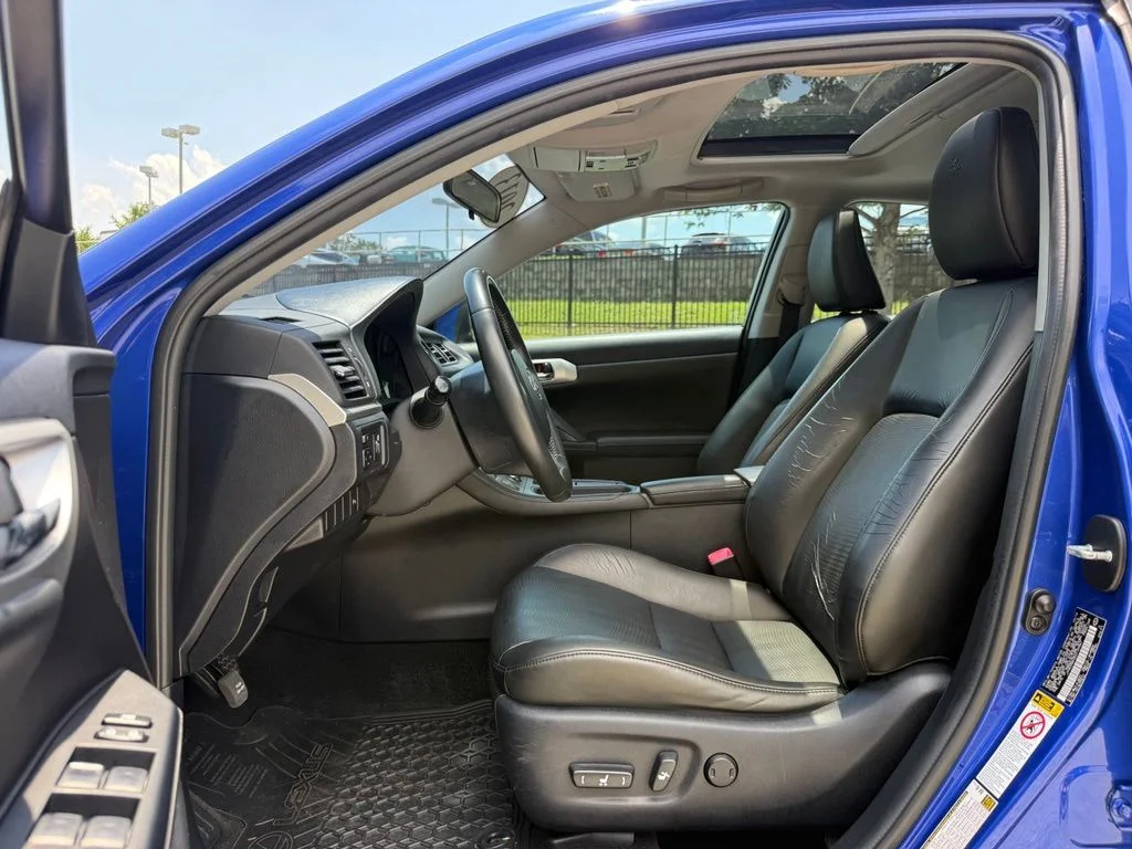 Used 2013 Blue Lexus 200h image 22