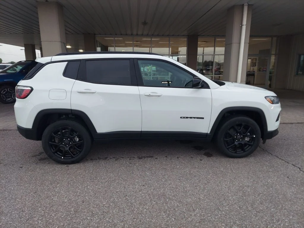 New 2026 Bright White Clearcoat Jeep Latitude image 8