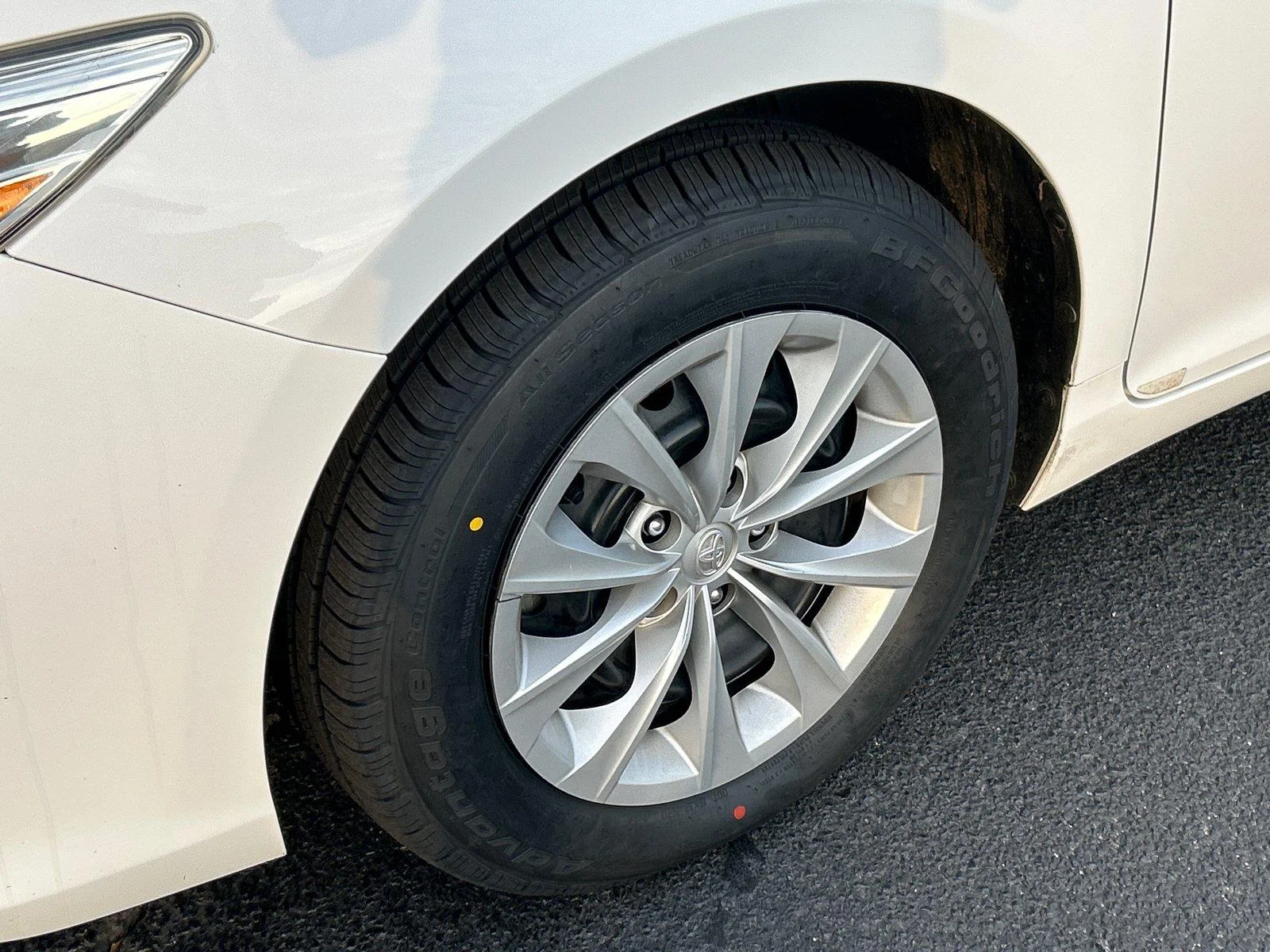Used 2017 Super White Toyota XSE image 11