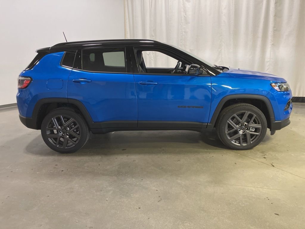 New 2026 Hydro Blue Pearl-Coat Exterior Paint Jeep Limited Altitude image 21