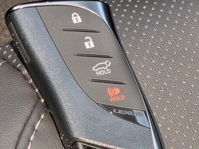 New 2026 Wind Chill Pearl Lexus PREMIUM AWD image 34