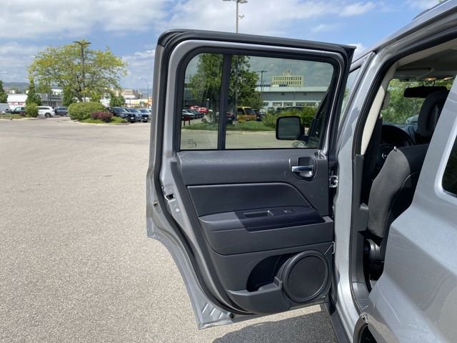 Used 2016 Silver Jeep Latitude image 22