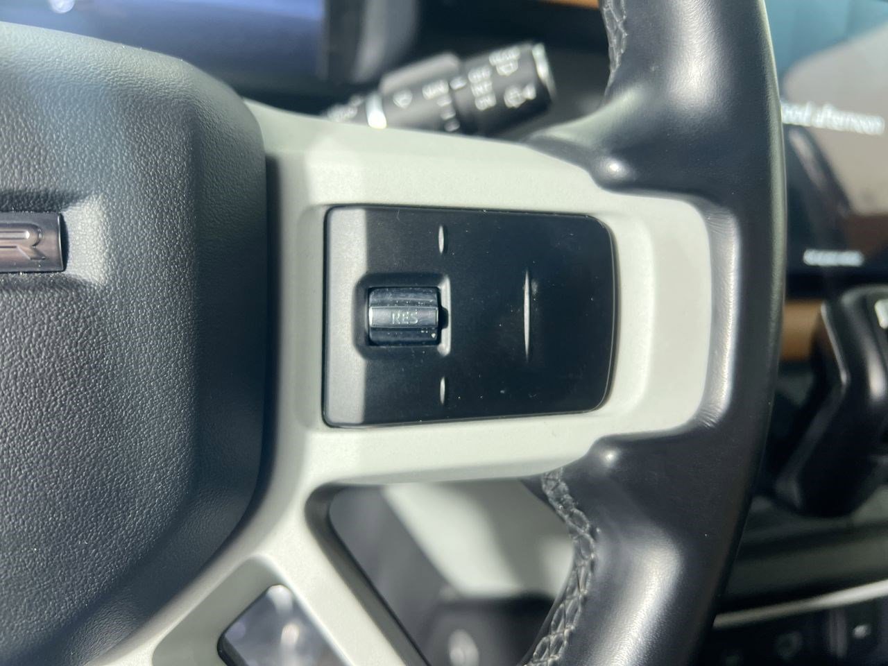 2023 Land Rover Defender SE - Photo 17