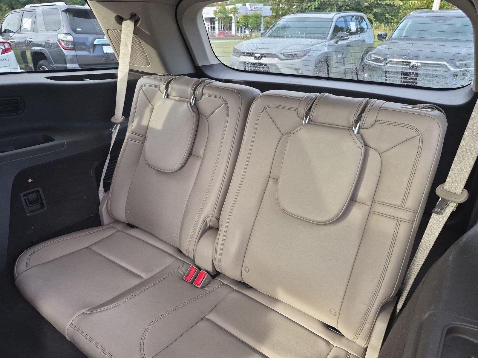 Used 2021 Pristine White Lincoln Reserve image 32