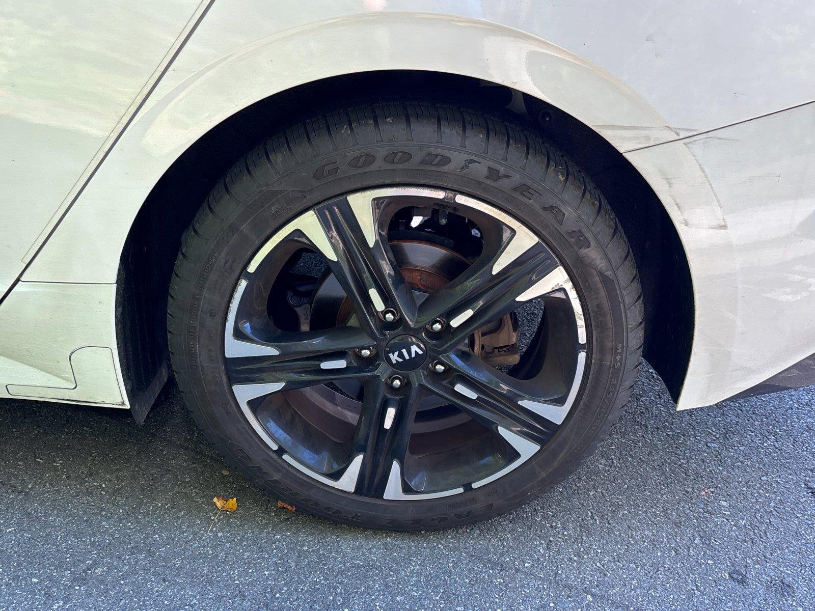 Used 2021 Glacial White Pearl KIA GTLINE image 9