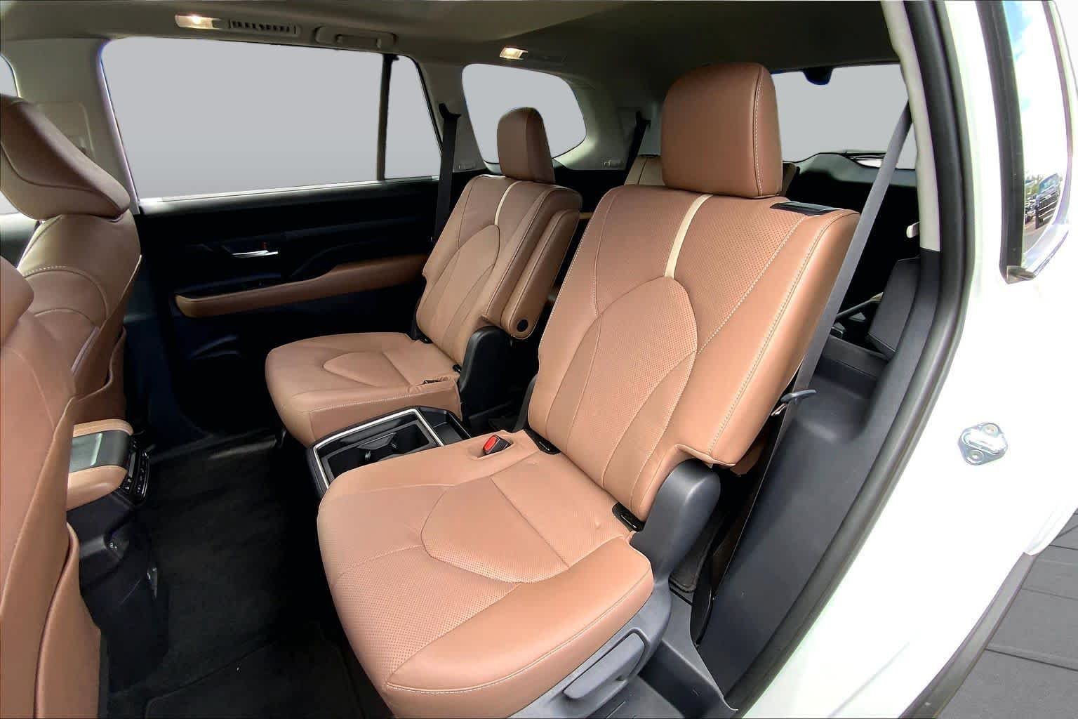 Used 2026 Wind Chill Pearl Toyota Platinum image 21