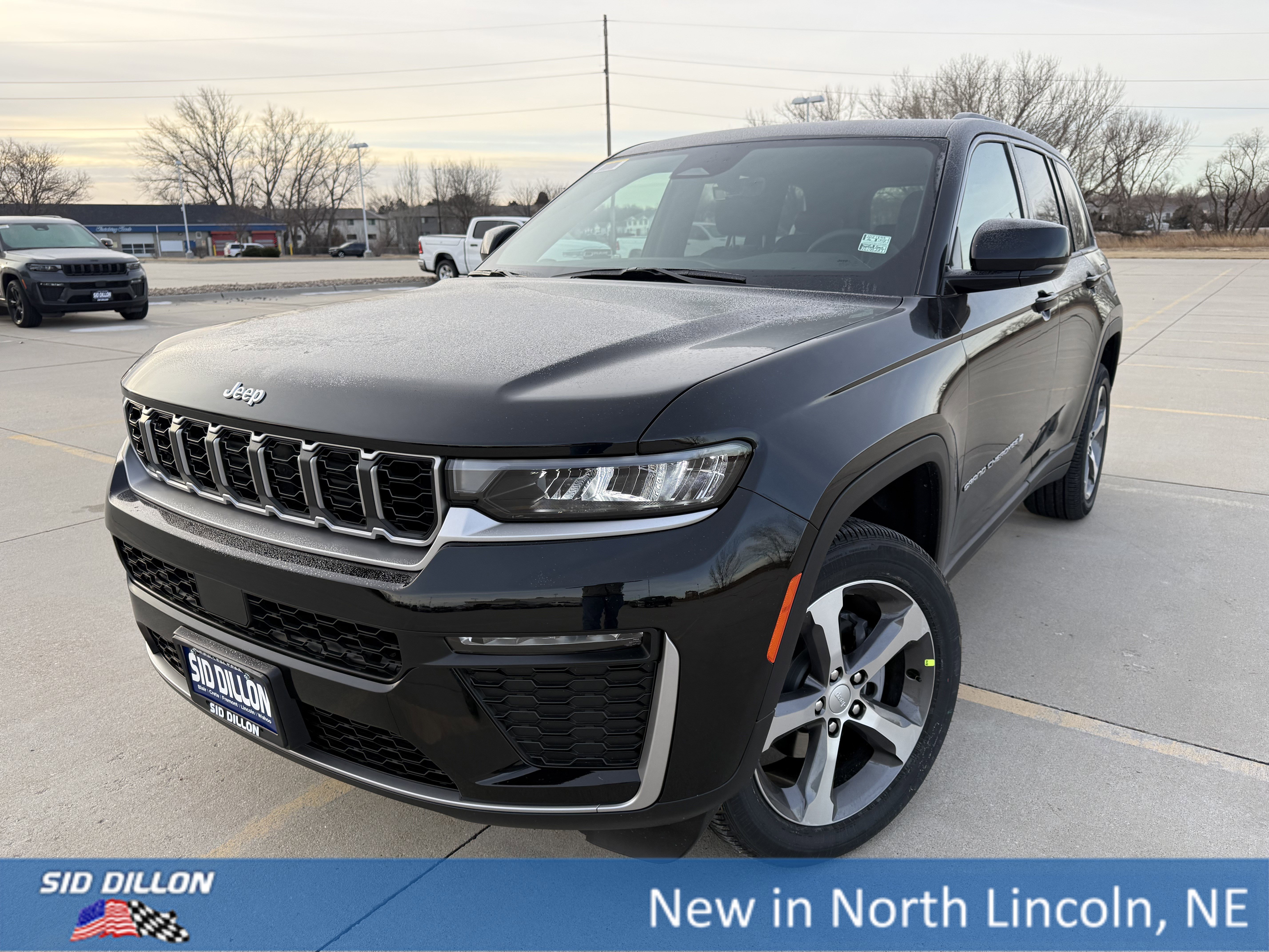 Diamond Black Crystal Pearlcoat 2026 Jeep Grand Cherokee Limited 4WD SUV / Crossover Four-Wheel Drive