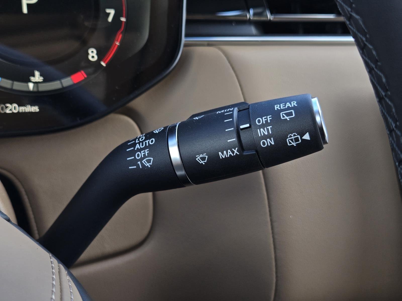 New 2025 Fuji White Land Rover SE image 19