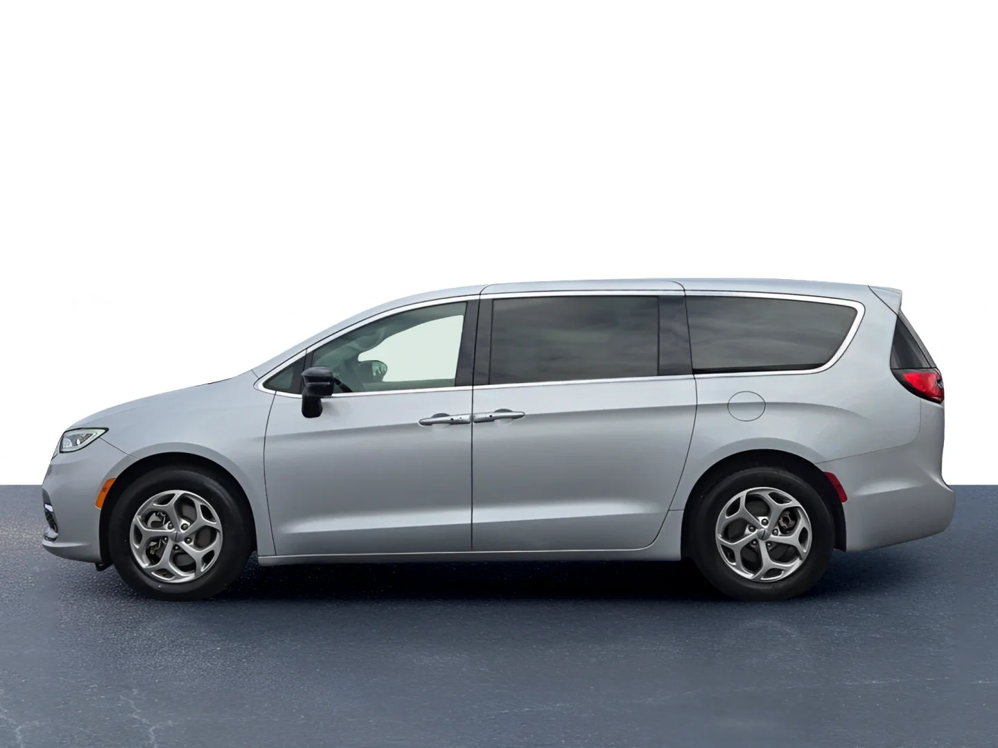 Used 2024 Silver Mist Clearcoat Chrysler Limited image 13