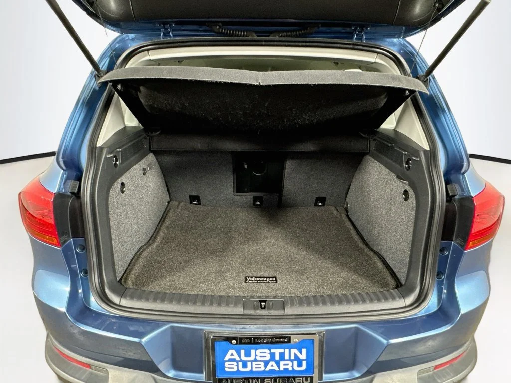 Used 2018 Blue Volkswagen 2.0T image 30