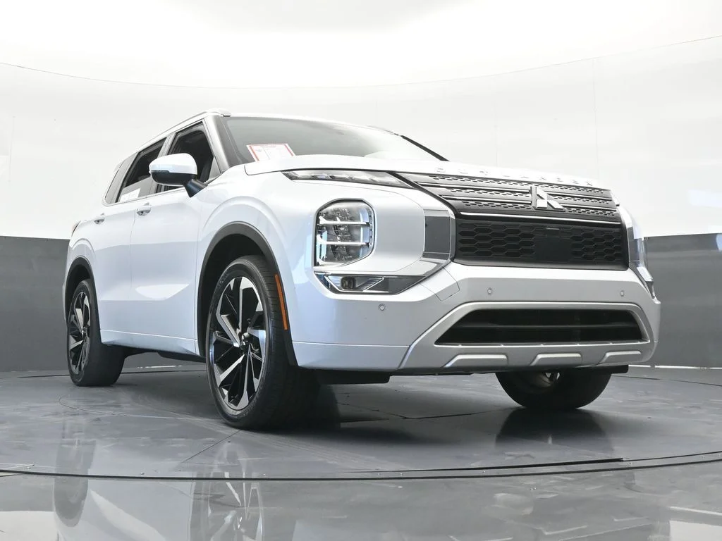 Used 2024 White Mitsubishi SEL image 67