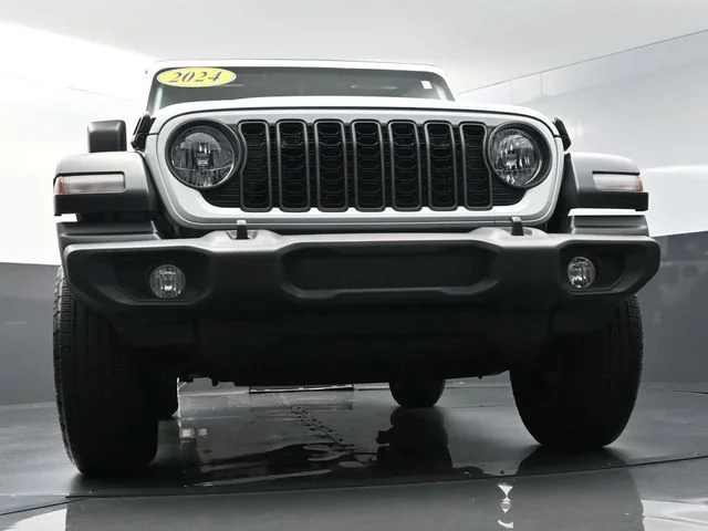 Used 2024 White Jeep Sport image 32