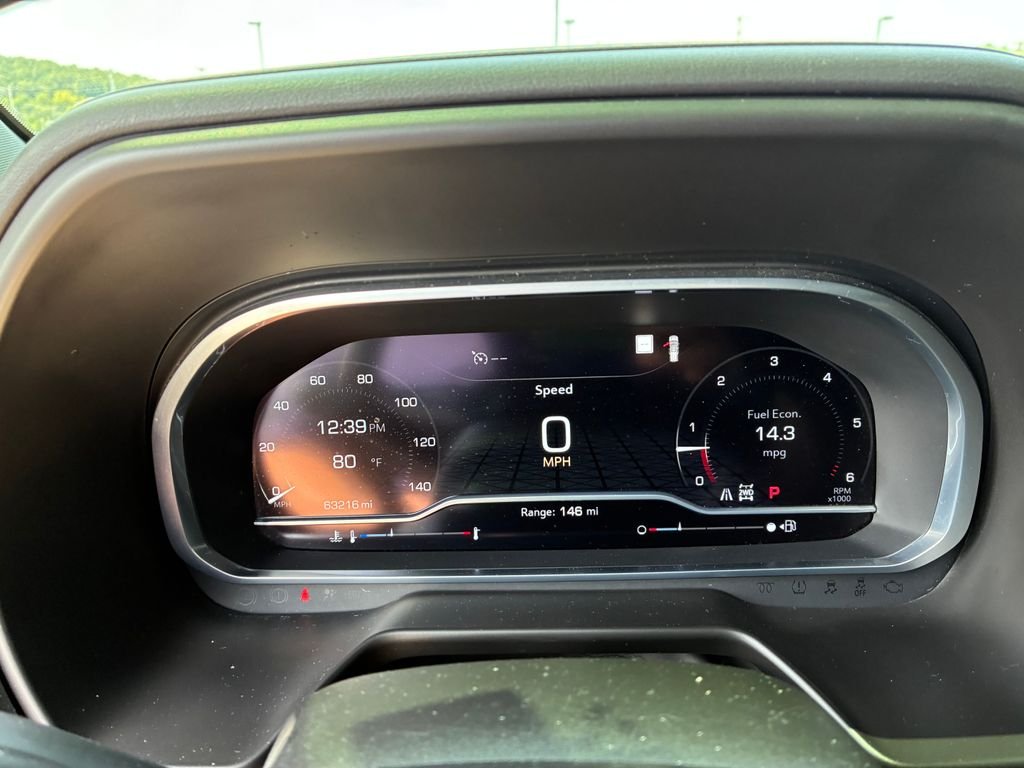 Used 2023 White GMC AT4 image 12