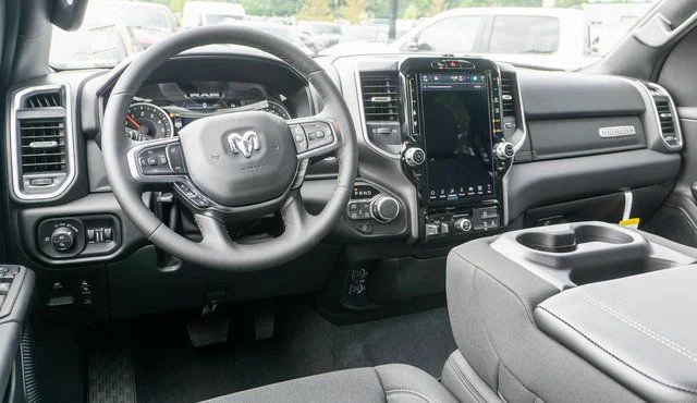 New 2026 Diamond Black Crystal Pearl-Coat Exterior Paint RAM Big Horn/Lone Star image 10