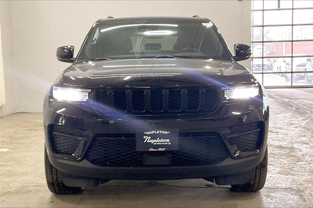 2023 JEEP GRAND CHEROKEE - Image 1