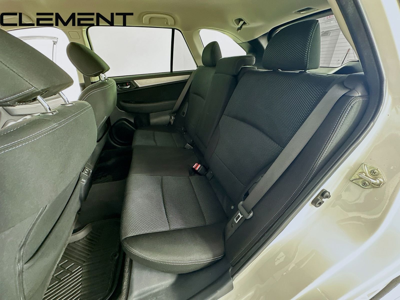 2019 Subaru Outback Premium - Photo 32