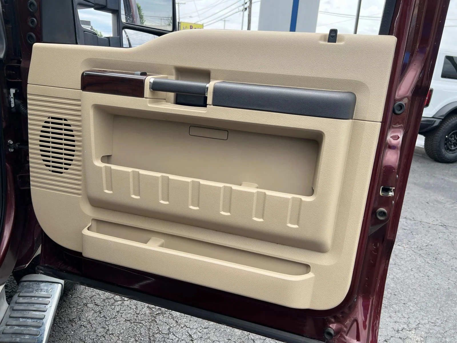 Used 2009 Royal Red Clearcoat Metallic Ford Lariat image 43