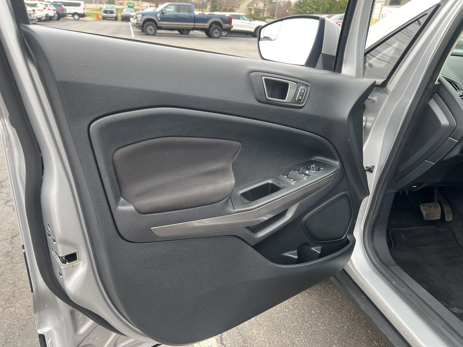 Used 2022 Silver Metallic Ford SE image 10