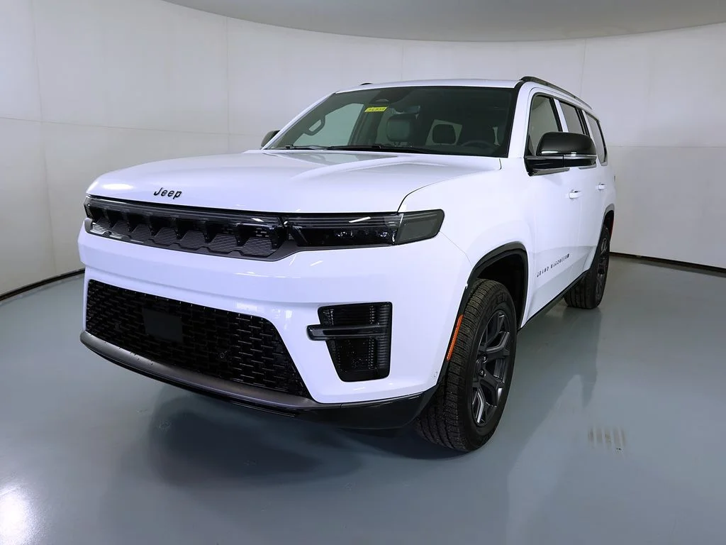 New 2026 Bright White Clear-Coat Exterior Paint Jeep Limited Altitude image 4