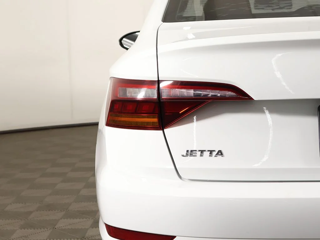 Used 2019 Pure White Volkswagen 1.4T SE image 15