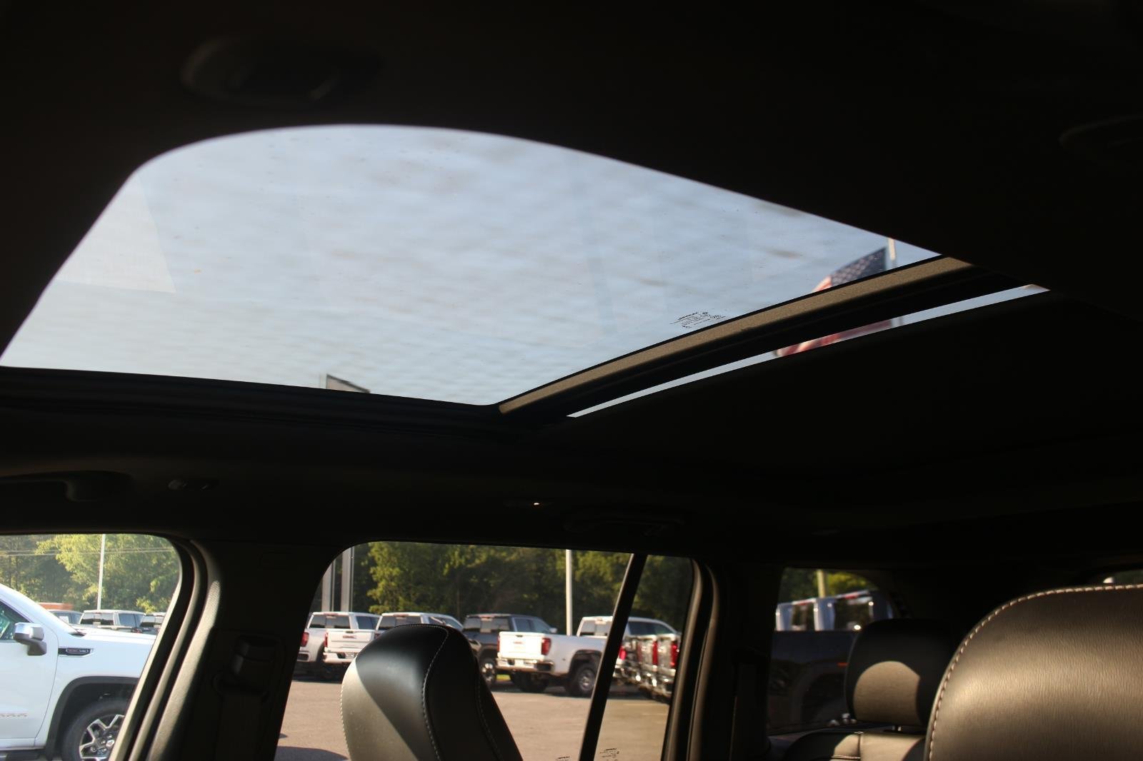 Used 2024 Grey Jeep 4x4 image 35