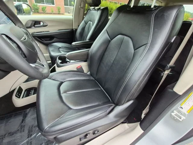 Used 2024 Silver Chrysler Touring L image 27