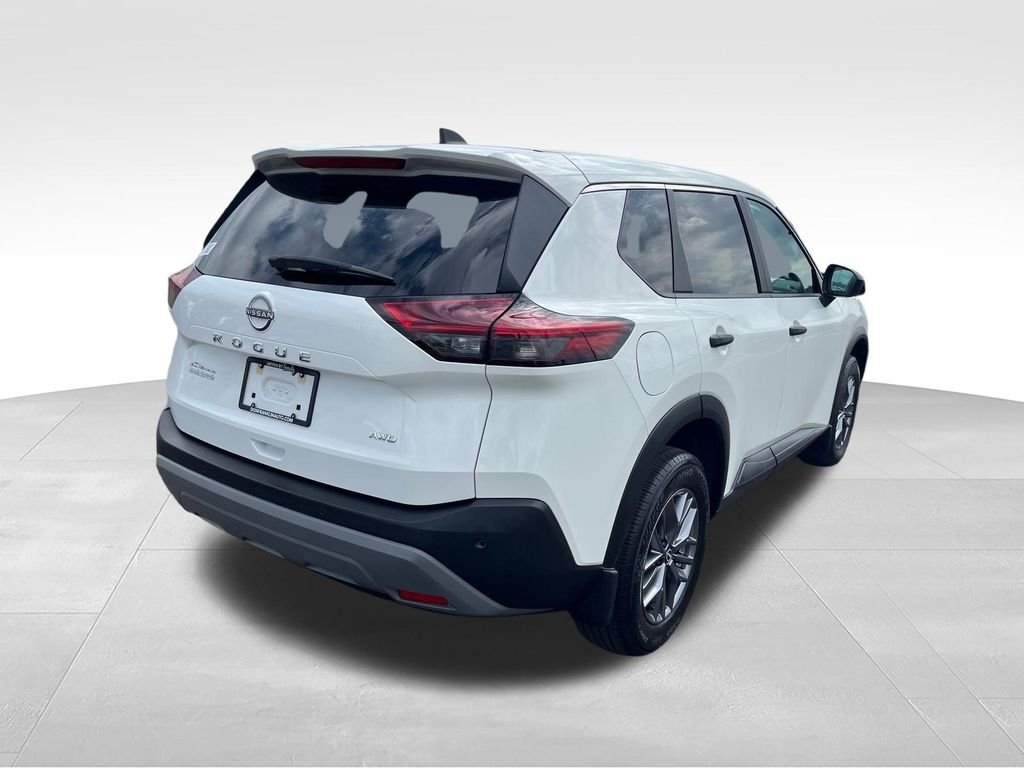 Used 2023 White Nissan S image 5