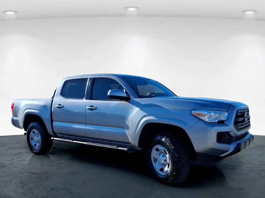 Used 2019 Silver Toyota SR image 5