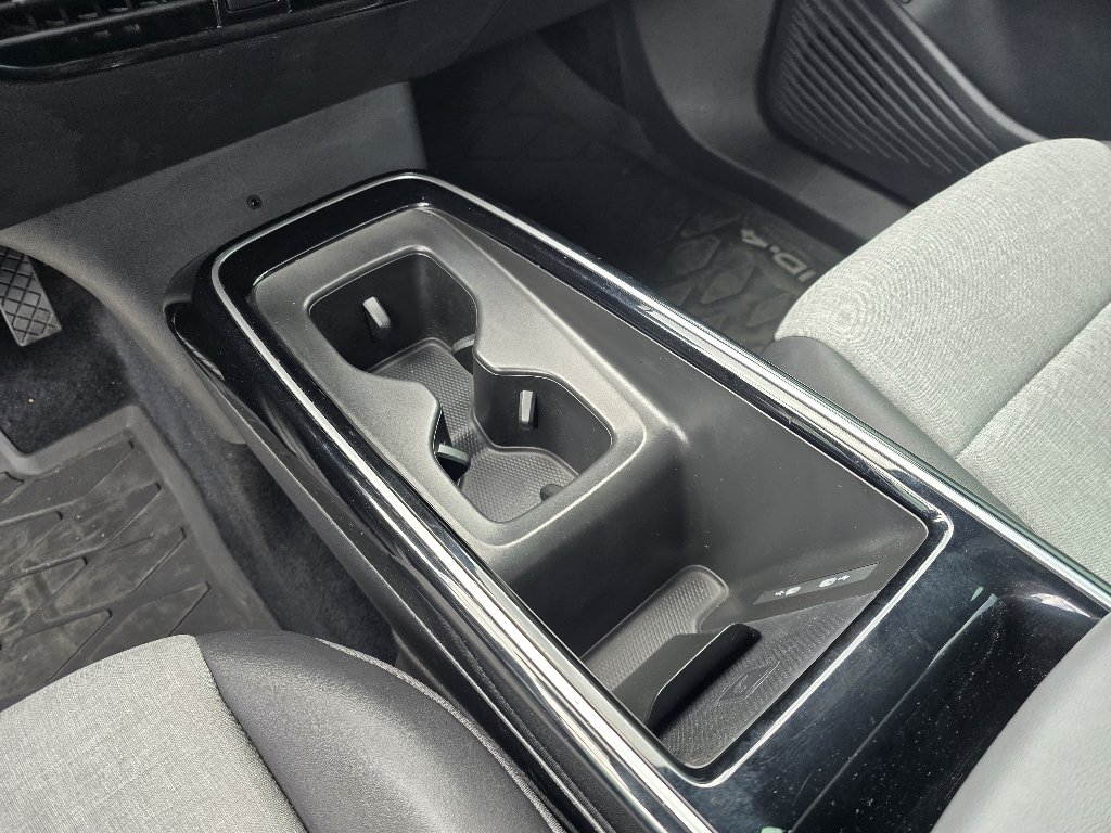 Used 2024 Deep Black Pearl Volkswagen Pro image 21
