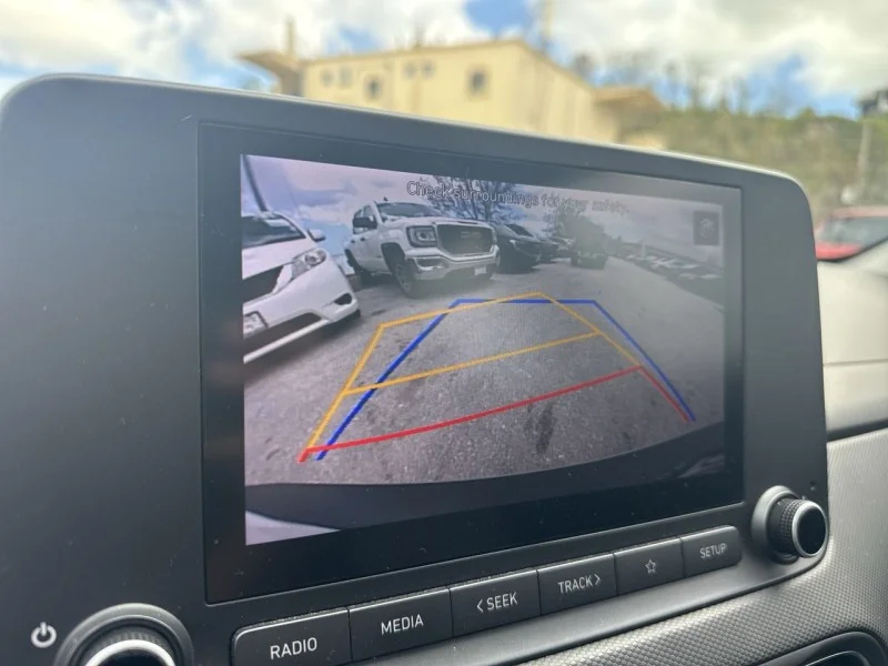 Used 2022 White Hyundai SE image 13