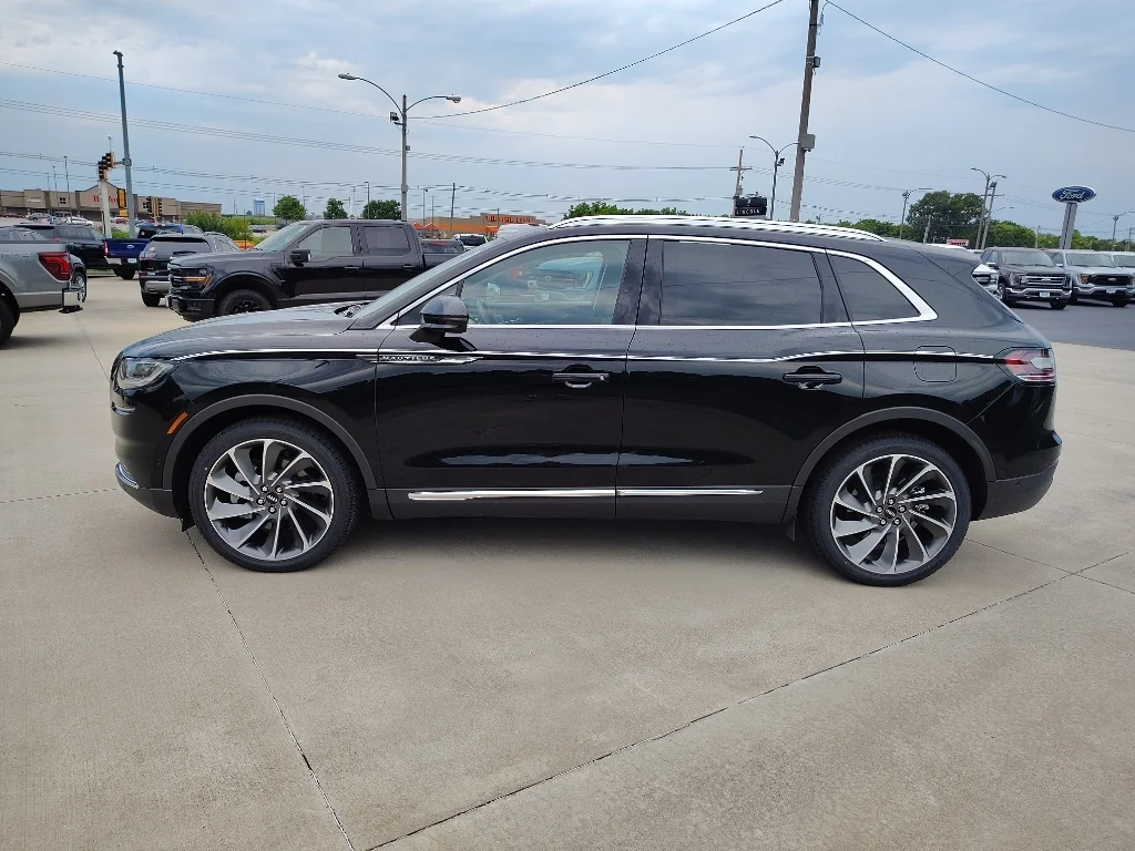 Used 2023 Infinite Black Metallic Lincoln Reserve image 7