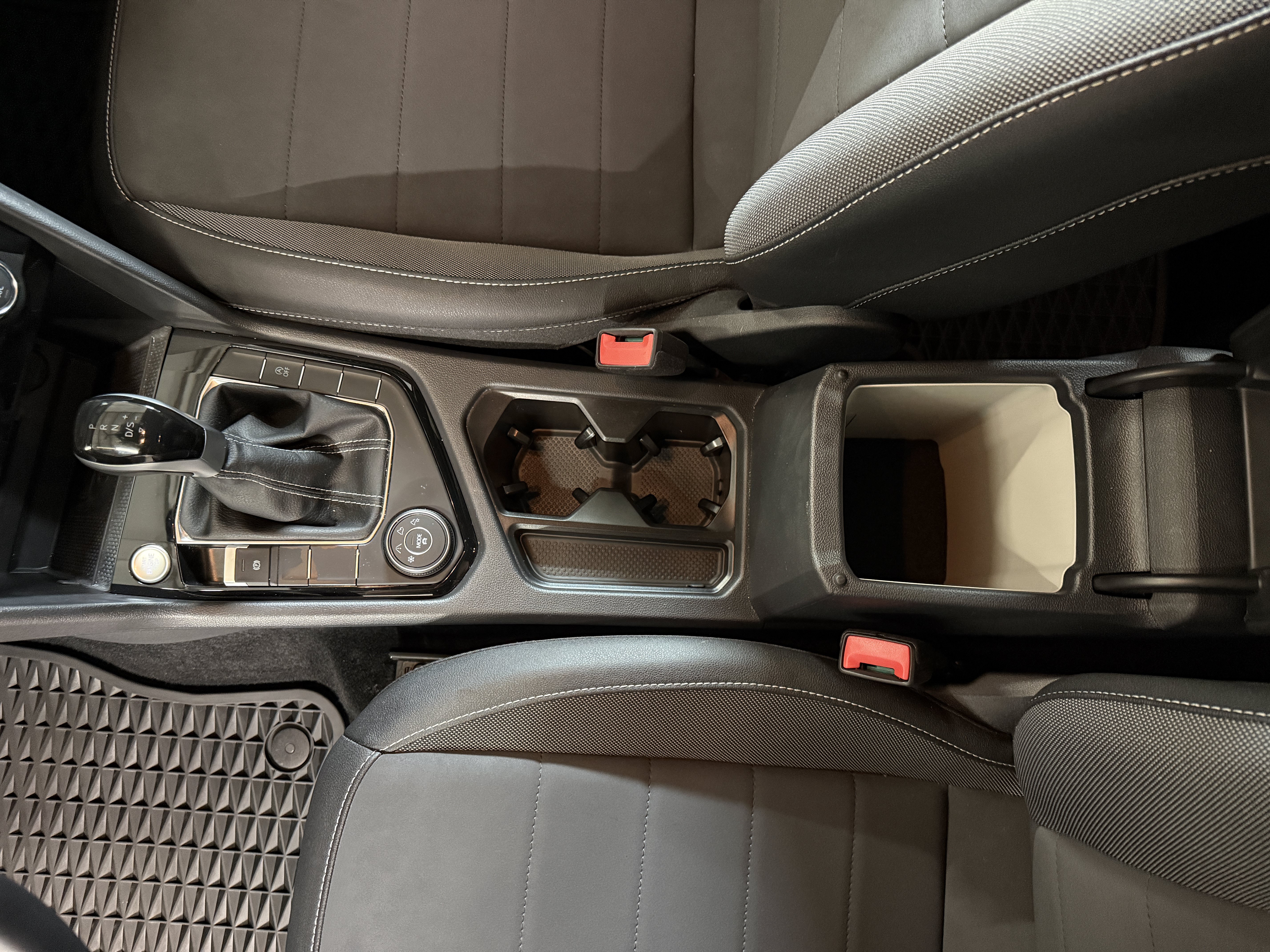 Used 2024 Pure Gray Volkswagen SE image 18