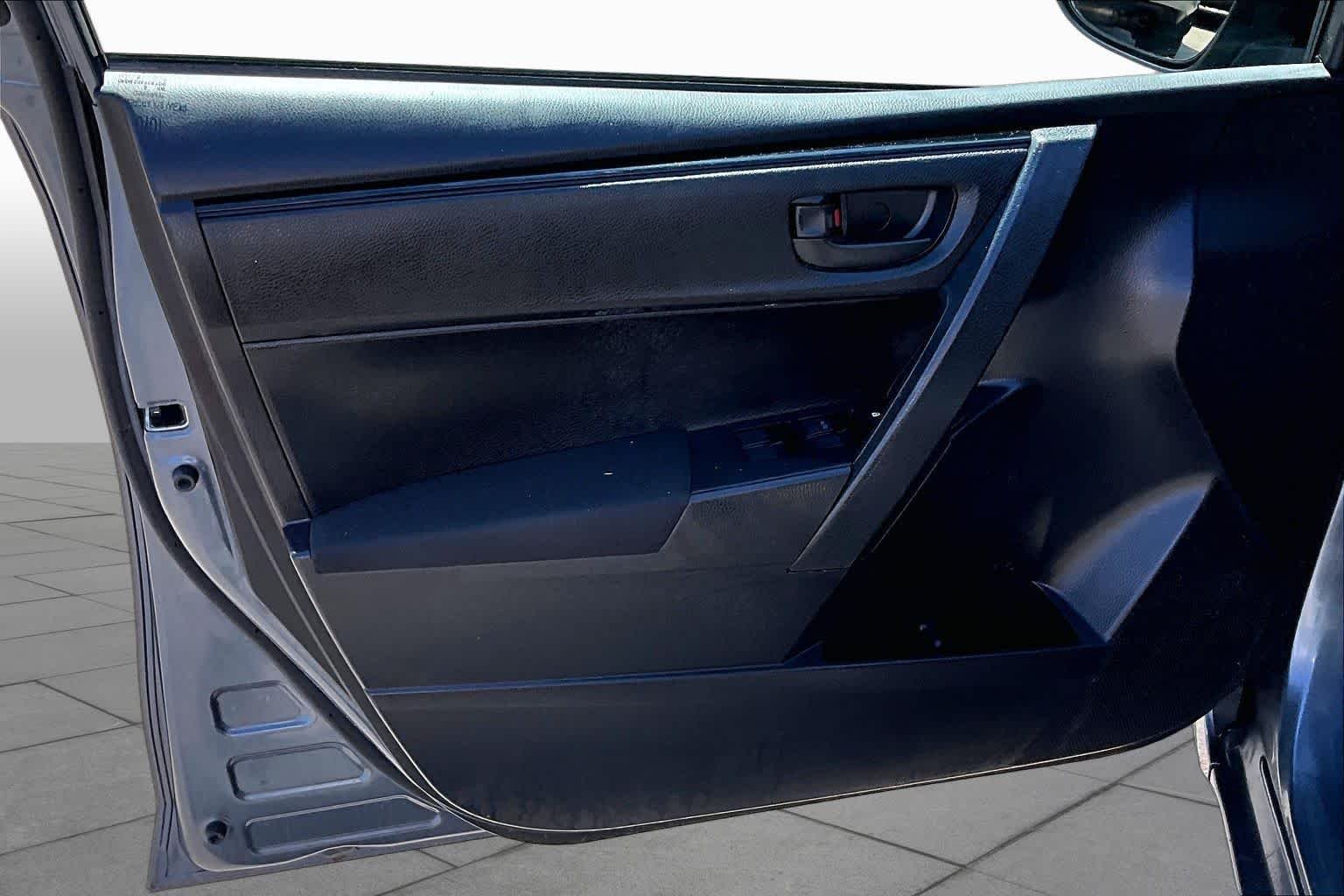 Used 2017 Slate Metallic Toyota L image 20