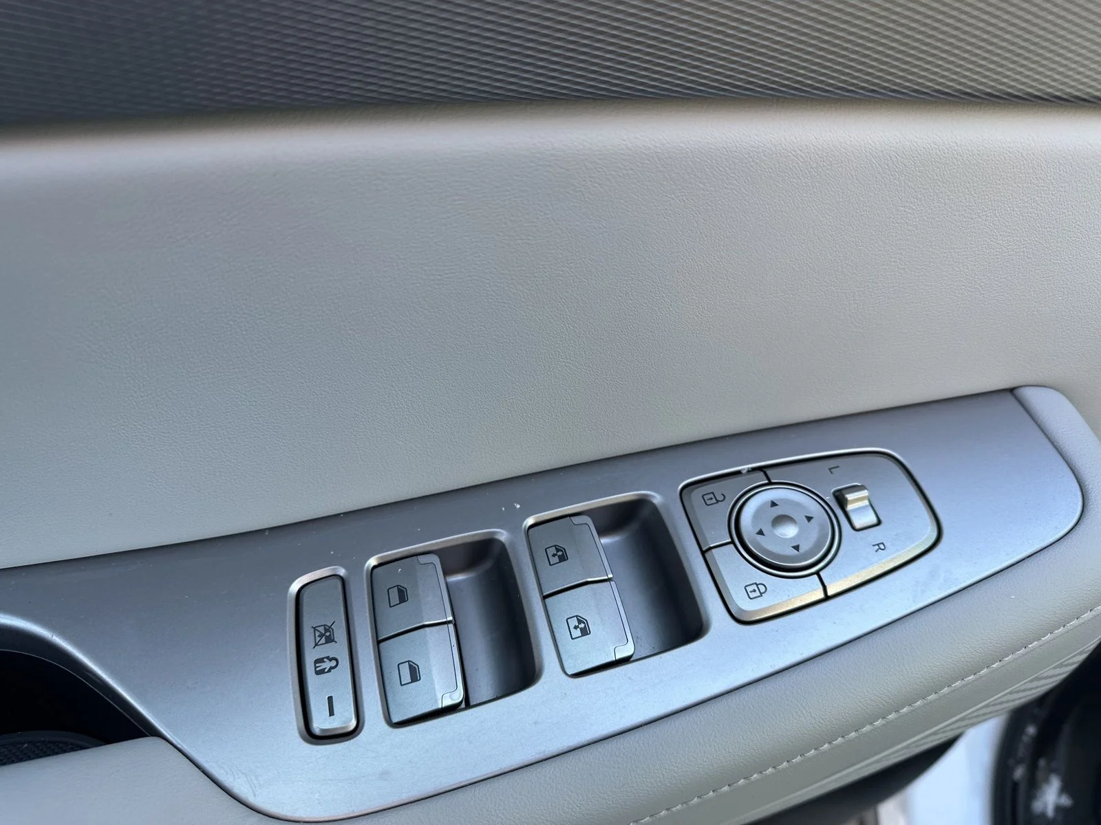 Used 2021 White Hyundai SEL image 16