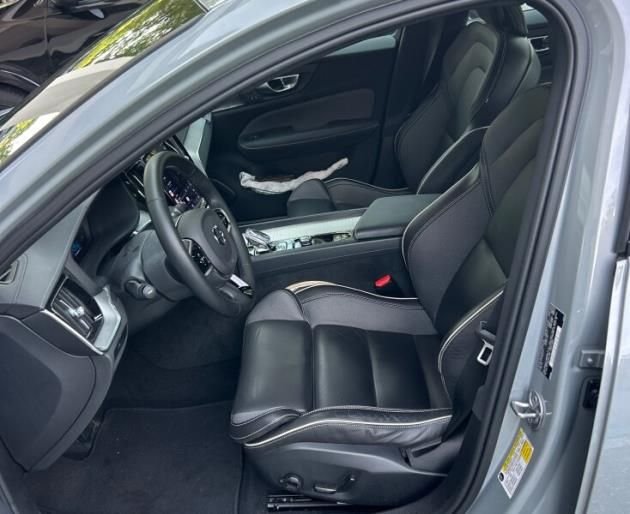 Used 2024 Gray Metallic Volvo Ultimate image 5